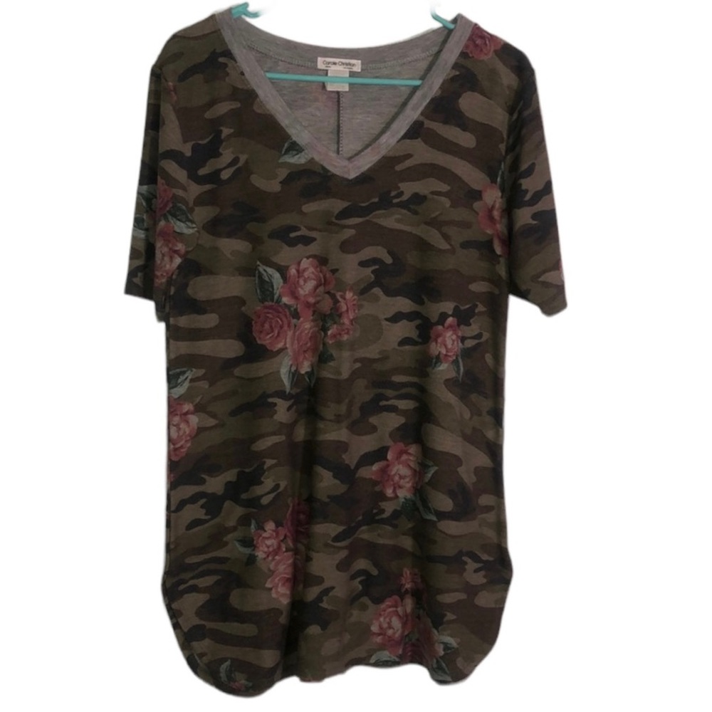 Carol Christian Camo Rose V-neck Short Sleeve T-shirt